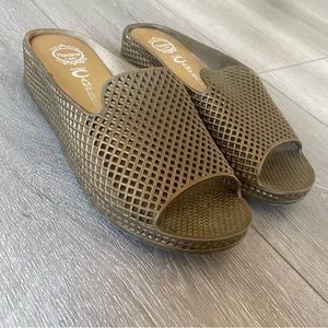 Jeffrey Campbell Women's Fling 2 Jelly Slide Bronze Metallic Sandals Size 8